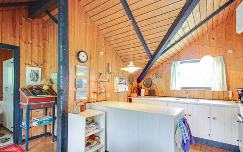 Anka - 2Km from the Sea: Vegetationen, Busk, Forår, Sommerhus, Have, Skygge, Backyard, Gård, Stol