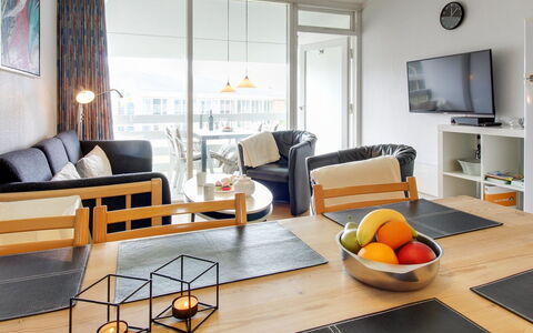 Thoni - 200M from the Sea: Møbel, Indretning, Gulvbelægning, Etage, Træ, Loft, Stol, Couch, Værelse, Stue