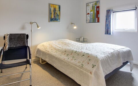 Thoni - 200M from the Sea: Møbel, Seng, Indretning, Etage, Gulvbelægning, Soveværelse, Væg, Loft, Sengetøj, Træ