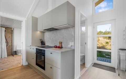 Midja - 800M from the Sea: Gulvbelægning, Træ, Større Bandage, Etage, Indretning, Køkken, Køkken Apparat, Loft, Countertop, Cabinetry