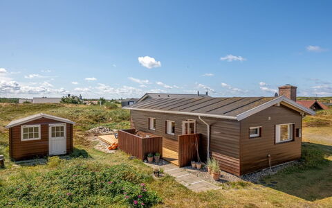 Evelin - from the Sea: Græs, Tag, Hus, Sommerhus, Hjem, Landdistrikt, Arkitektur, Land Lot, Almindeligt, Menneskelig Bosættelse