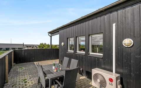 Temjana - from the Sea: Hus, Tag, Hjem, Sommerhus, Skur, Garden Bygninger, Sidespor, Gård, Bjælkehytte, Hytte