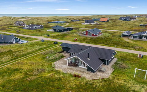 Sochyeta - 150M from the Sea: Tag, Hus, Hjem, Sommerhus, Sidespor, Estate, Indkørsel, Garden Bygninger, Gård, Skur