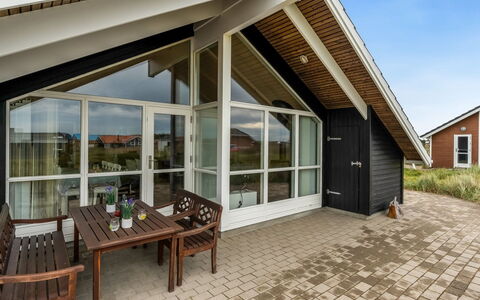 Sochyeta - 150M from the Sea: Tag, Hus, Hjem, Sommerhus, Sidespor, Estate, Indkørsel, Garden Bygninger, Gård, Skur