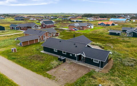 Sochyeta - 150M from the Sea: Tag, Hus, Hjem, Sommerhus, Sidespor, Estate, Indkørsel, Garden Bygninger, Gård, Skur