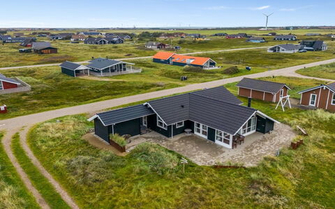 Sochyeta - 150M from the Sea: Tag, Hus, Hjem, Sommerhus, Sidespor, Estate, Indkørsel, Garden Bygninger, Gård, Skur