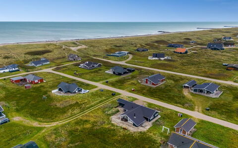 Sochyeta - 150M from the Sea: Tag, Hus, Hjem, Sommerhus, Sidespor, Estate, Indkørsel, Garden Bygninger, Gård, Skur