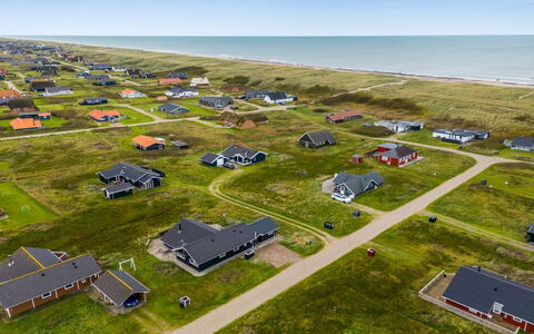 Sochyeta - 150M from the Sea: Tag, Hus, Hjem, Sommerhus, Sidespor, Estate, Indkørsel, Garden Bygninger, Gård, Skur