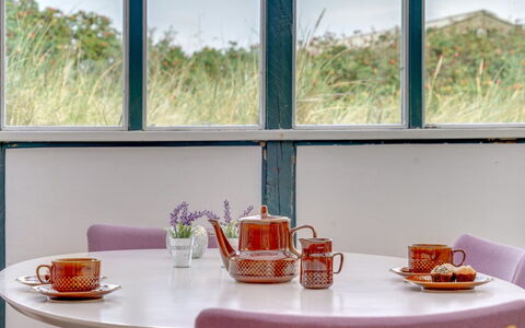Stener - 250M from the Sea: Møbel, Bordservice, Indretning, Bord, Serveware, Lyserød, Porcelæn, Spisestue, Tallerkner, Køkken & Spisebord