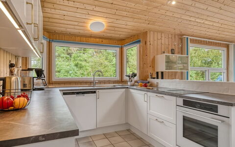 Heggi - 900M from the Sea: Køkken, Countertop, Indretning, Gulvbelægning, Køkken Apparat, Træ, Loft, Større Bandage, Cabinetry, Etage
