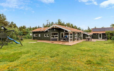 Heggi - 900M from the Sea: Bygning, Hus, Hjem, Sommerhus, Tag, Landdistrikt, Estate, Stuehus, Lawn, Gård