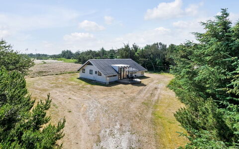 Suncica - 700M from the Sea: Hjem, Boligområde, Hus, Sommerhus, Tag, Land Lot, Sidespor, Have, Estate, Lawn
