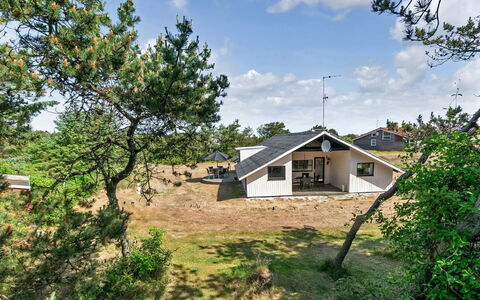 Suncica - 700M from the Sea: Hjem, Boligområde, Hus, Sommerhus, Tag, Land Lot, Sidespor, Have, Estate, Lawn