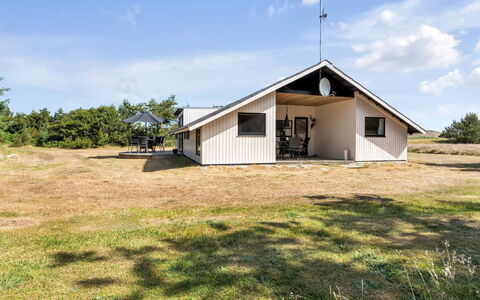Suncica - 700M from the Sea: Hjem, Boligområde, Hus, Sommerhus, Tag, Land Lot, Sidespor, Have, Estate, Lawn