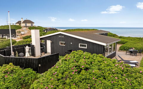Legolas - 50M from the Sea: Busk, Hus, Hjem, Land Lot, Tag, Sommerhus, Bunddække, Have, Estate