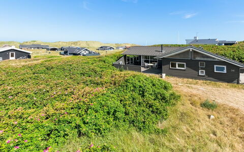 Rink - 150M from the Sea: Hjem, Boligområde, Hus, Sommerhus, Tag, Land Lot, Sidespor, Have, Estate, Lawn