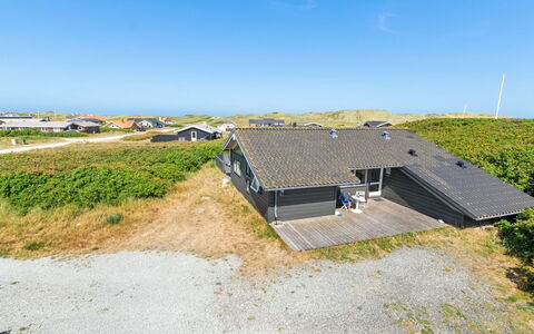 Rink - 150M from the Sea: Hjem, Boligområde, Hus, Sommerhus, Tag, Land Lot, Sidespor, Have, Estate, Lawn