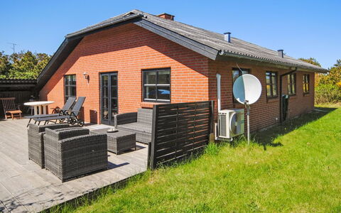 Duco - 300M from the Sea: Tag, Hus, Hjem, Sommerhus, Dør, Sidespor, Dæk, Veranda, Planke, Hårdttræ