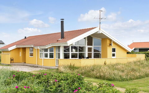 Ritte - 200M from the Sea: Træ, Hjem, Veranda, Dæk, Hårdttræ, Tag, Bejdse, Trægulve, Eco Hotel