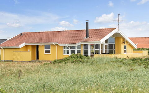 Ritte - 200M from the Sea: Træ, Hjem, Veranda, Dæk, Hårdttræ, Tag, Bejdse, Trægulve, Eco Hotel