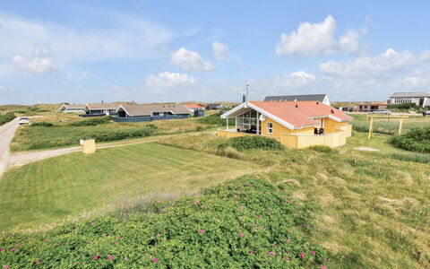 Ritte - 200M from the Sea: Træ, Hjem, Veranda, Dæk, Hårdttræ, Tag, Bejdse, Trægulve, Eco Hotel