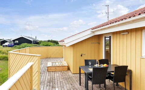 Ritte - 200M from the Sea: Træ, Hjem, Veranda, Dæk, Hårdttræ, Tag, Bejdse, Trægulve, Eco Hotel