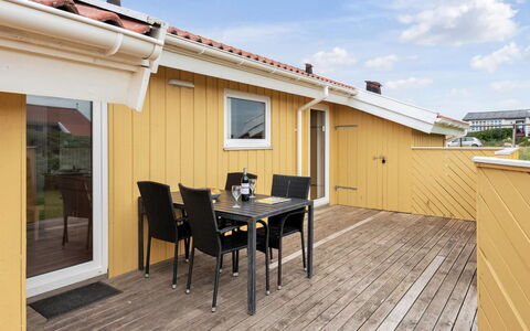 Ritte - 200M from the Sea: Træ, Hjem, Veranda, Dæk, Hårdttræ, Tag, Bejdse, Trægulve, Eco Hotel
