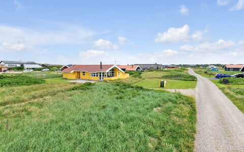 Ritte - 200M from the Sea: Træ, Hjem, Veranda, Dæk, Hårdttræ, Tag, Bejdse, Trægulve, Eco Hotel