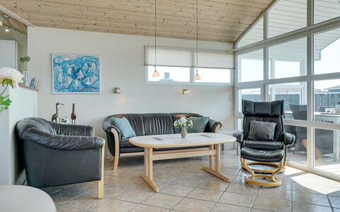 Riste - 450M from the Sea: Møbel, Indretning, Gulvbelægning, Træ, Etage, Loft, Stol, Couch, Stue, Belysning
