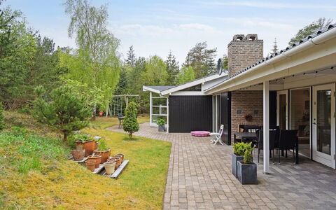 Seraphina - 2Km from the Sea: Busk, Hjem, Hus, Boligområde, Tag, Sommerhus, Have, Bunddække, Lawn, Estate