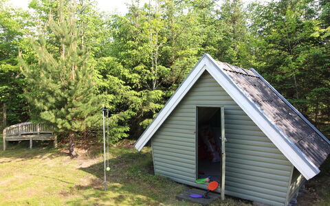 Seraphina - 2Km from the Sea: Græs, Træ, Skur, Garden Bygninger, Sidespor, Fritid, Sommerhus, Hytte, Bjælkehytte, Have