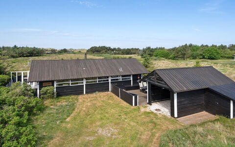 Allida - 800M from the Sea: Boligområde, Tag, Forstad, Indkørsel, Estate, Skorsten