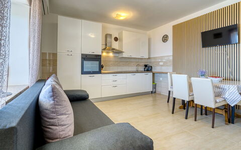 Edita: Møbel, Indretning, Gulvbelægning, Etage, Træ, Couch, Loft, Værelse, Stue, Belysning