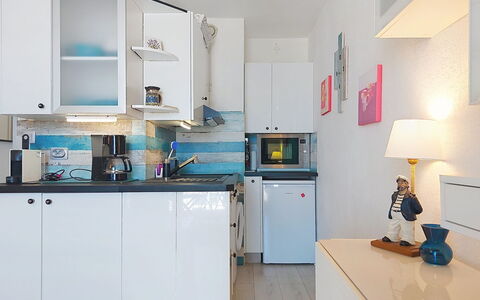 Le Verdon: Køkken Apparat, Køkken, Større Bandage, Møbel, Indretning, Countertop, Cabinetry, Gulvbelægning, Husholdningsapparat, Værelse