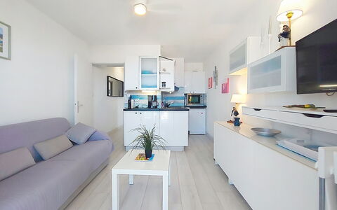 Le Verdon: Møbel, Indretning, Gulvbelægning, Lejlighed, Etage, Værelse, Hjem, Stue, Couch, Loft