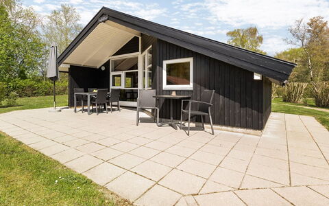 Frimanda - 200M from the Sea: Gulvbelægning, Væg, Etage, Indretning, Træ, Loft, Trægulve, Belysning, Møbel, Laminat Gulv