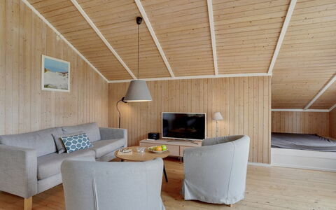 Frimanda - 200M from the Sea: Gulvbelægning, Væg, Etage, Indretning, Træ, Loft, Trægulve, Belysning, Møbel, Laminat Gulv