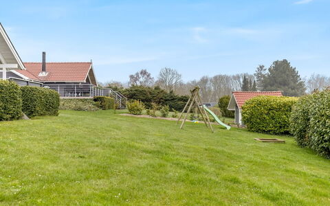 Hera - 200M from the Sea: Græs, Busk, Land Lot, Have, Sommerhus, Lawn, Stuehus, Estate