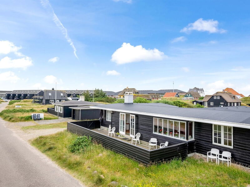 Jamie - 200M from the Sea