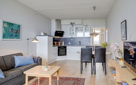 Edelina - 50M from the Sea: Bygning, Hus, Vindue, Hjem, Tag, Boligområde, Busk, Sommerhus, Land Lot