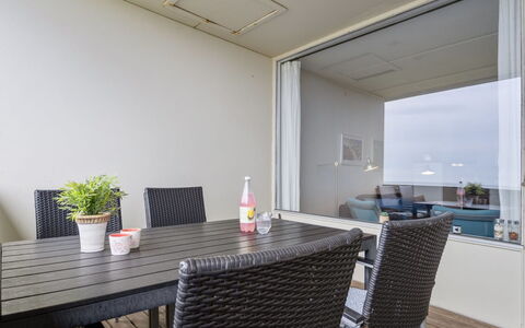 Edelina - 50M from the Sea: Bygning, Hus, Vindue, Hjem, Tag, Boligområde, Busk, Sommerhus, Land Lot
