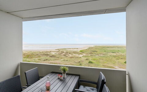 Edelina - 50M from the Sea: Bygning, Hus, Vindue, Hjem, Tag, Boligområde, Busk, Sommerhus, Land Lot