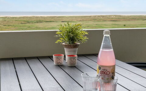 Edelina - 50M from the Sea: Bygning, Hus, Vindue, Hjem, Tag, Boligområde, Busk, Sommerhus, Land Lot
