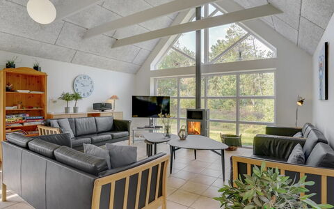 Jenna - 1.4Km from the Sea: Græs, Hus, Tag, Hjem, Sommerhus, Busk, Land Lot, Landdistrikt, Stuehus, Bunddække