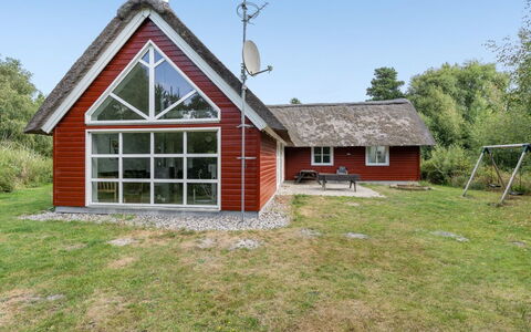 Jenna - 1.4Km from the Sea: Græs, Hus, Tag, Hjem, Sommerhus, Busk, Land Lot, Landdistrikt, Stuehus, Bunddække