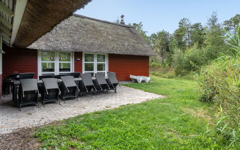 Jenna - 1.4Km from the Sea: Græs, Hus, Tag, Hjem, Sommerhus, Busk, Land Lot, Landdistrikt, Stuehus, Bunddække
