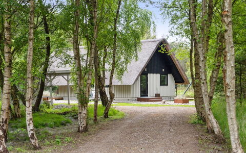 Aghwith - 1.2Km from the Sea: Boligområde, Tag, Forstad, Indkørsel, Estate, Skorsten