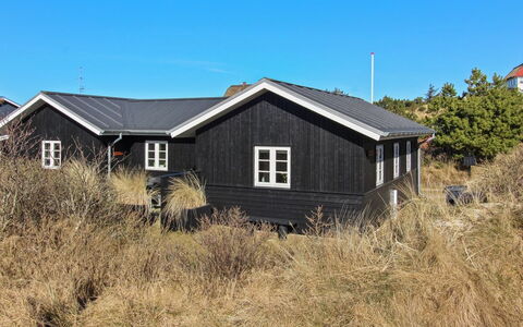 Soleil - 300M from the Sea: Bygning, Træ, Tag, Hus, Hjem, Sidespor, Sommerhus, Arkitektur, Dør, Boligområde