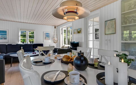 Soleil - 300M from the Sea: Hjem, Indretning, Møbel, Loft, Stol, Sommerhus, Lysarmatur, Køkken & Spisebord, Stue, Hårdttræ