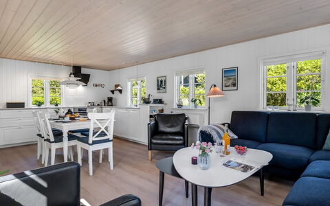 Soleil - 300M from the Sea: Træ, Møbel, Hjem, Hus, Indretning, Dør, Stue, Sommerhus, Couch, Loft